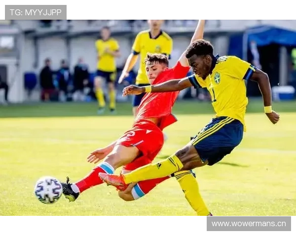 边路打不开，中路进不去，曼联的空间利用问题藏不住了