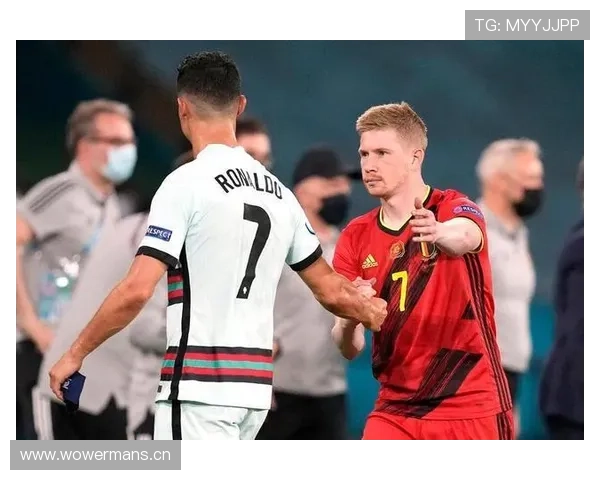 德布劳内与厄齐尔对比：传控大师与攻击型中场的技术差异