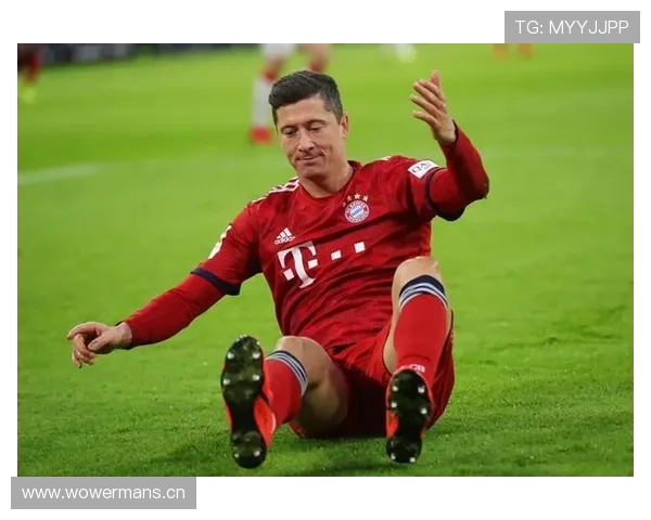 莱万每天五点起床练射门，家里冰箱贴全是对手防线漏洞图